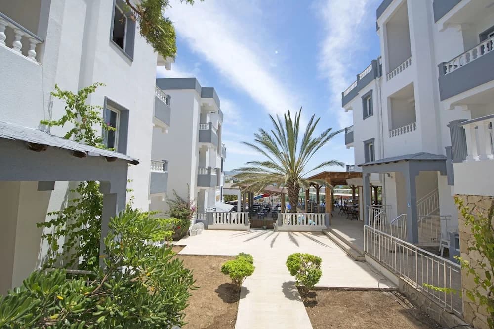 Smart Holiday Hotel Bodrum (Ex Poseidon Suites Bodrum) - Бодрум