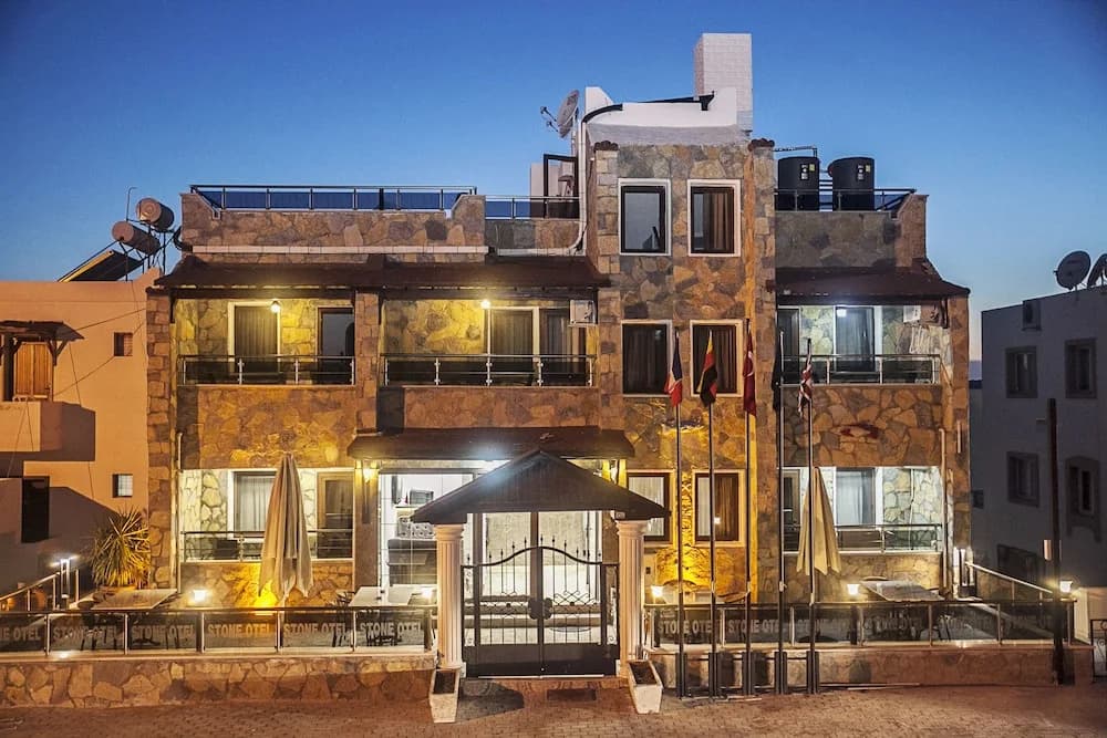 Stone Hotel - Тургутрейс