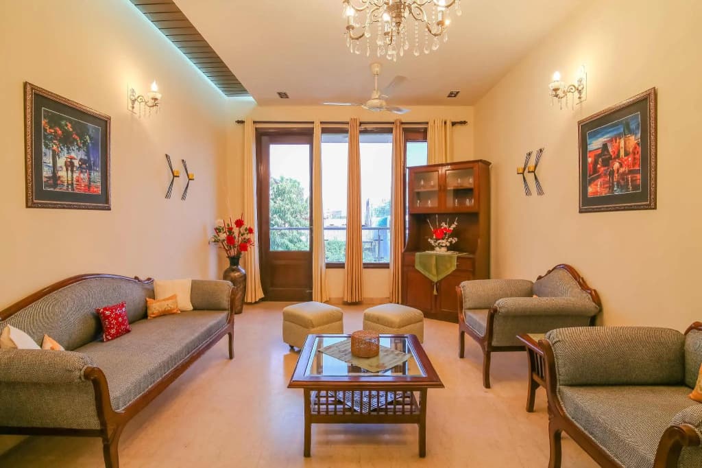 Hostie Sarvada-3 BR Apt, South Delhi GK-2 - Нью-Дели