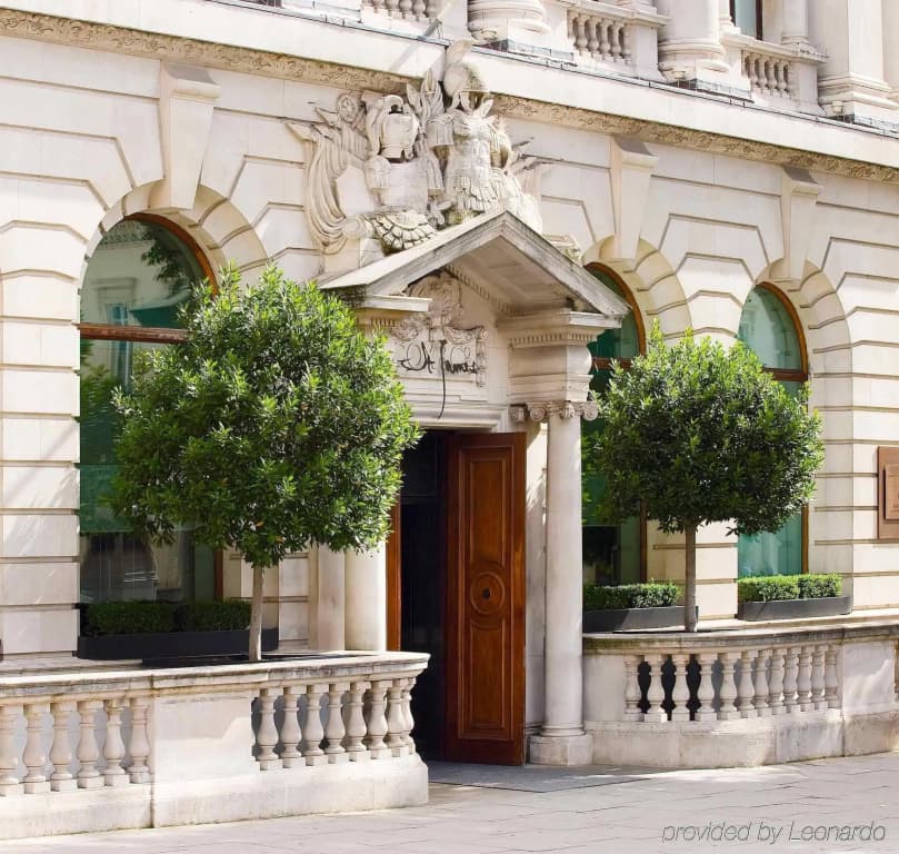 Sofitel London St James - Лондон