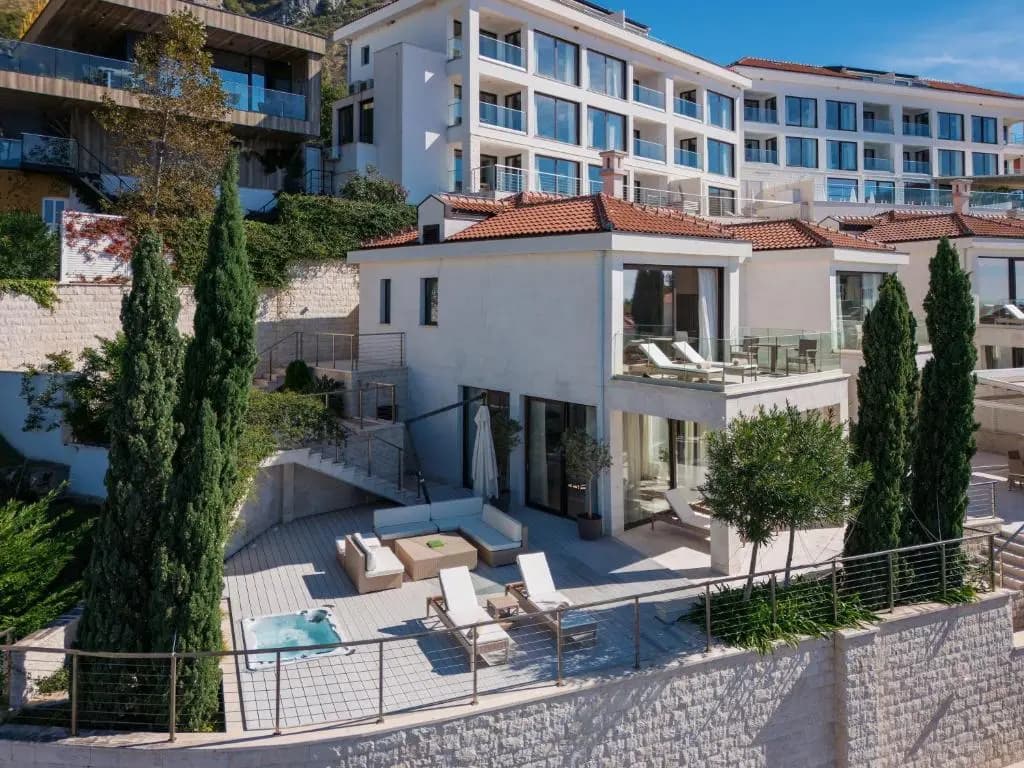 ĀNANTI Resort, Residences & Beach Club - The Leading Hotels of the World - Будва