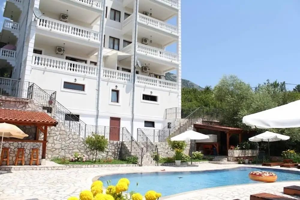 Villa Oasis with swimming pool - Будва