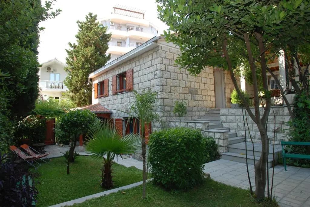 Holiday Home Olive Tree - Бечичи