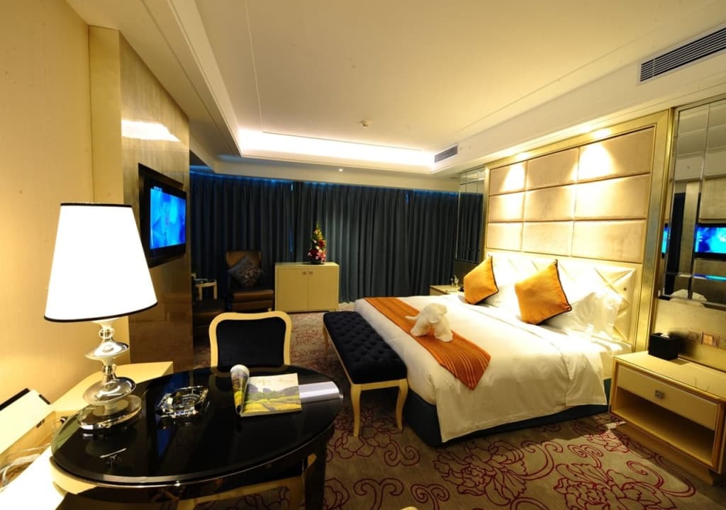 Sanya Beauty Crown Hotel - Санья